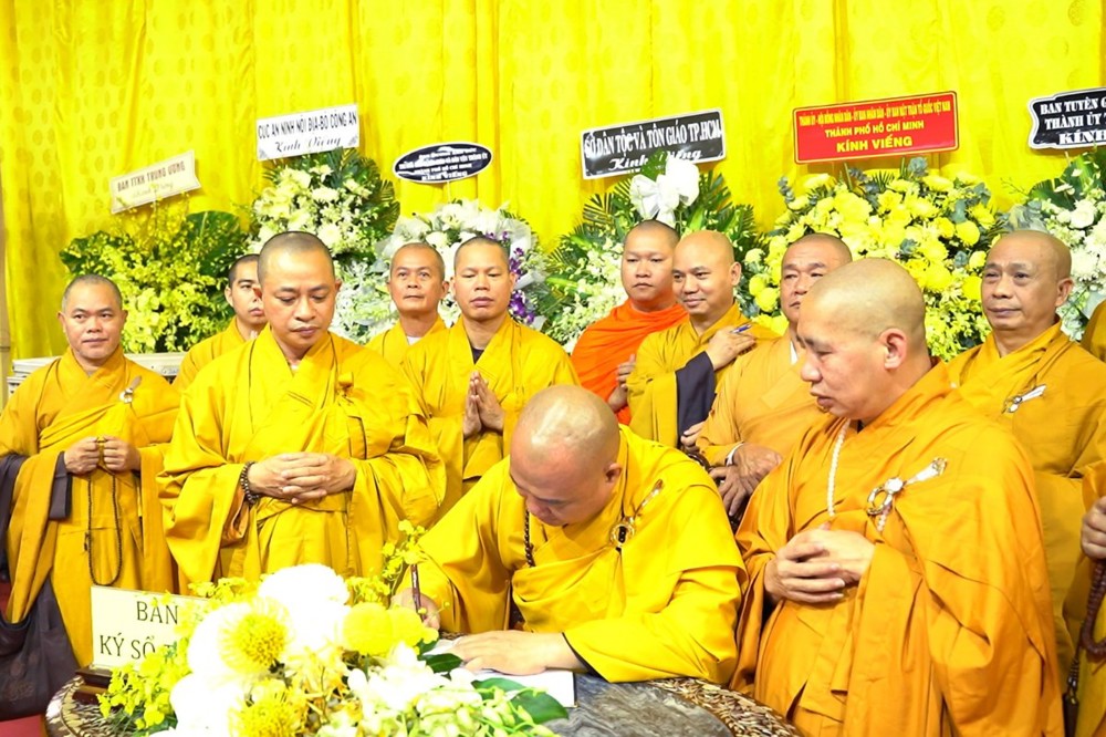 TP.HCM: Chư Tôn đức Văn phòng Trung ương GHPGVN viếng tang Trưởng lão Hòa thượng Thích Trí Tịnh 