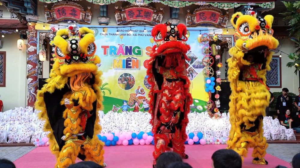 Huế: Chùa Thanh Lam Bồ tổ chức chương trình “Trăng sáng miền quê” nhân dịp Tết Trung Thu 2025