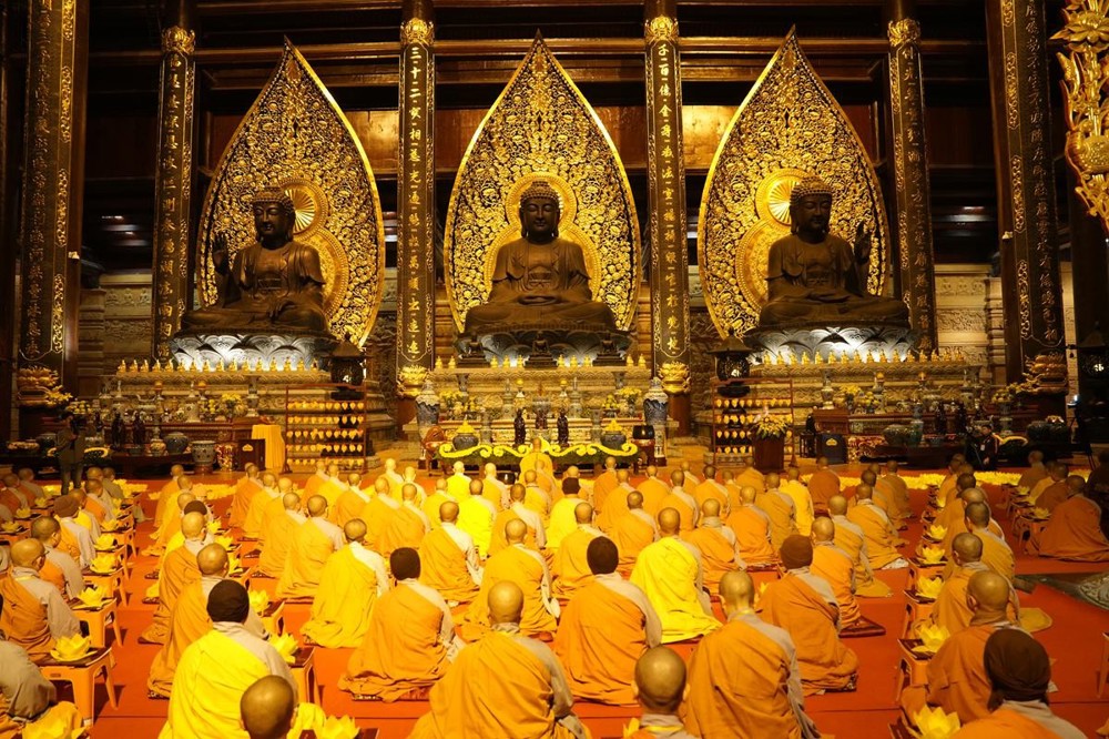 Ni giới phía Bắc thắp sáng đêm hoa đăng tri ân tại Ninh Bình