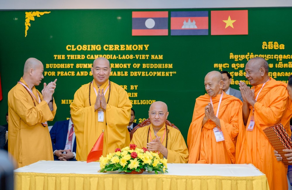 Lãnh đạo Phật giáo Việt Nam - Lào - Campuchia thông qua Tuyên bố Hội nghị Thượng đỉnh Phật giáo lần thứ III
