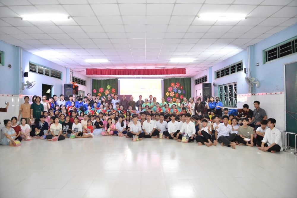 Tây Ninh: Đêm hội Trung Thu 2025 tại Trường TH-THCS-THPT Bồ Đề Phương Duy - Chùa Long Thạnh