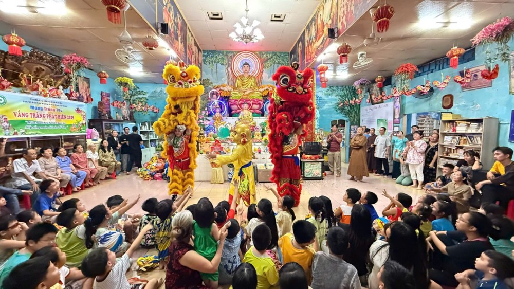 TP.HCM: Vui Trung Thu với chủ đề “Vầng Trăng Phật Hiện” tại chùa Linh Quang