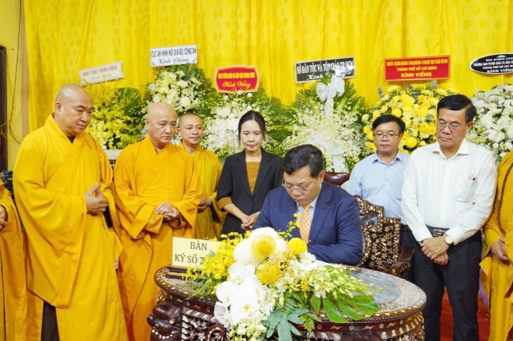 TP.HCM: Lãnh đạo các Bộ, ban ngành Trung ương viếng tang Trưởng lão Hòa thượng Thích Trí Tịnh tân viên tịch