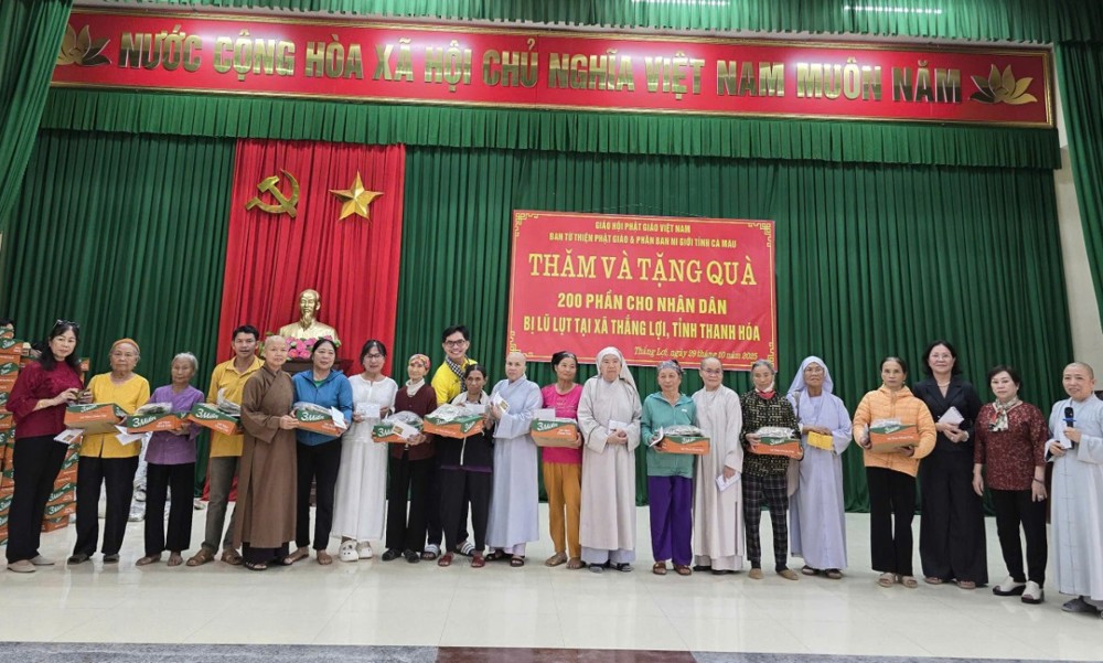 Cà Mau: Ban Từ thiện Xã hội và Phân Ban Ni giới tỉnh trao gần 1 tỷ đồng cho đồng bào bị ảnh hưởng mưa lũ 2 tỉnh Bắc Trung Bộ