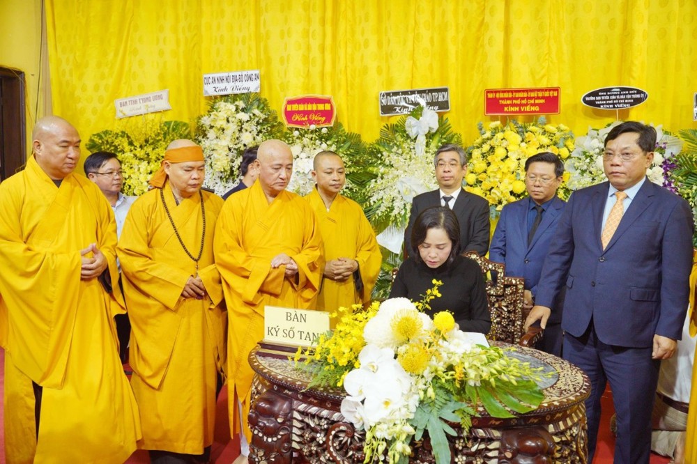 TP. HCM: Lãnh đạo Đảng, Nhà nước, Mặt trận Tổ quốc Việt Nam viếng tang Trưởng lão Hòa thượng Thích Trí Tịnh 