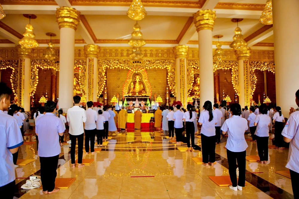 Đồng Nai: Chùa Phật Quốc Vạn Thành tổ chức khóa tu Bát Quan trai cho 500 thanh thiếu niên