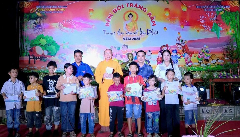 Phú Thọ: Chùa Khánh Nghiêm tổ chức Đêm hội Trăng Rằm cho thiếu nhi xã Bản Nguyên