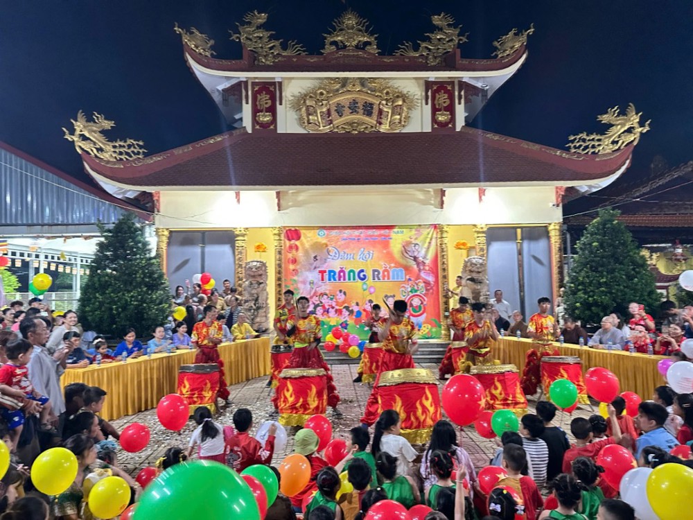 Đồng Nai: Chùa Phước An tổ chức đêm hội Trung thu và trao tặng 1000 phần quà cho thiếu nhi xã Long Thành