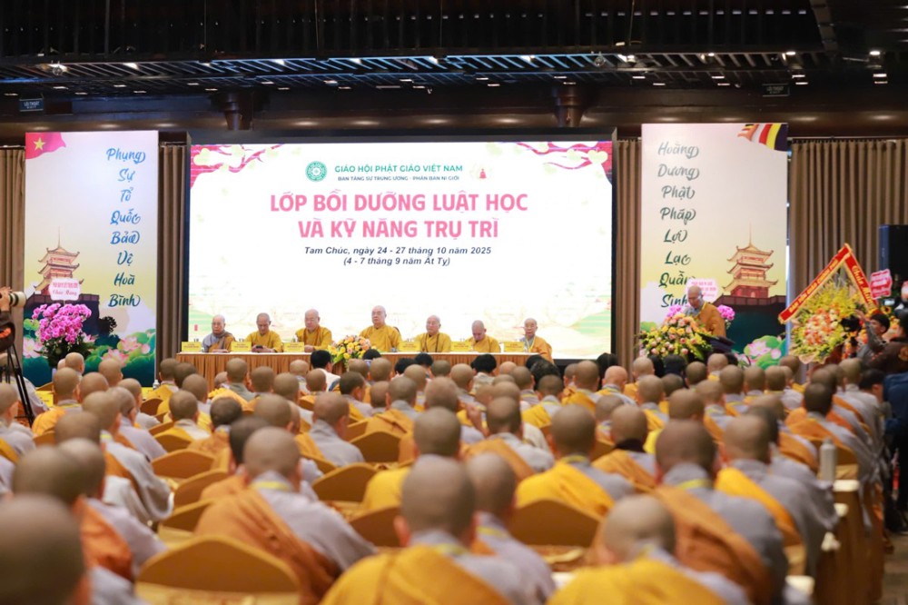 Ninh Bình: Phân ban Ni giới Trung ương khai mạc Khóa Bồi dưỡng Luật học và kỹ năng trụ trì dành cho chư Ni các tỉnh thành phía Bắc tại chùa Tam Chúc