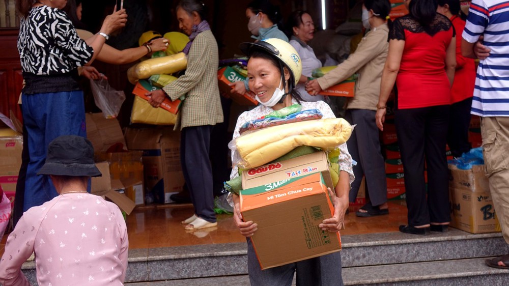 Quảng Ngãi: Phát quà từ thiện tại chùa Hưng Khánh – Lan tỏa yêu thương đến bà con xã Kon Braih