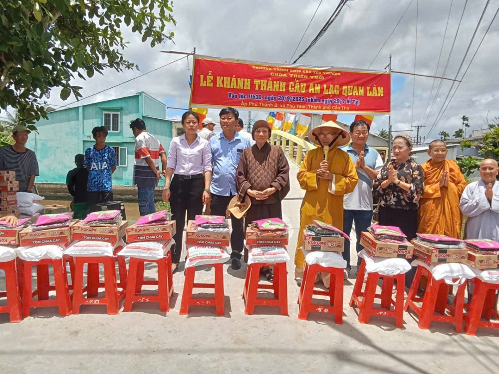 Cần Thơ: "Nhịp cầu yêu thương" tiếp tục khánh thành 2 cầu nông thôn và tặng quà cho người nghèo