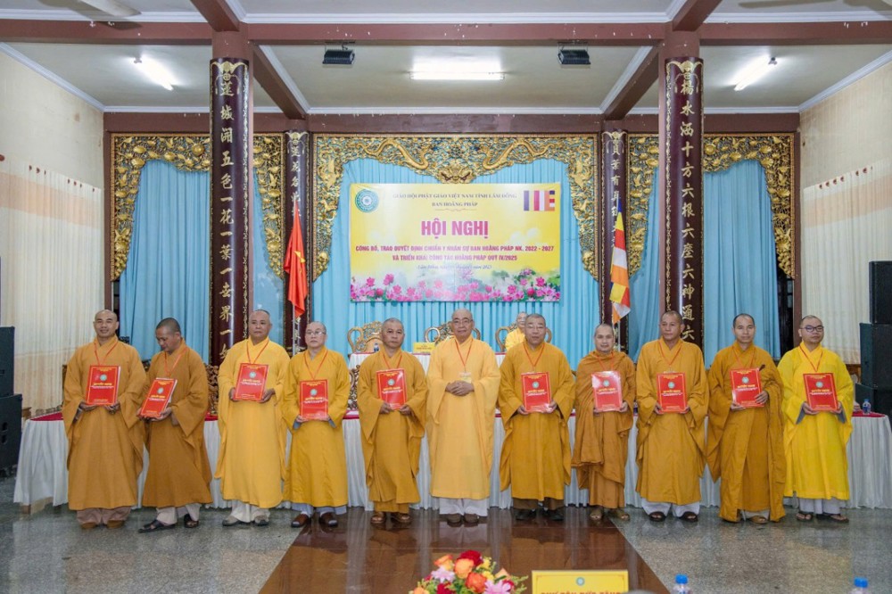 Lâm Đồng: Ban Hoằng Pháp PG tỉnh trao quyết định chuẩn y nhân sự nhiệm kỳ 2022-2027