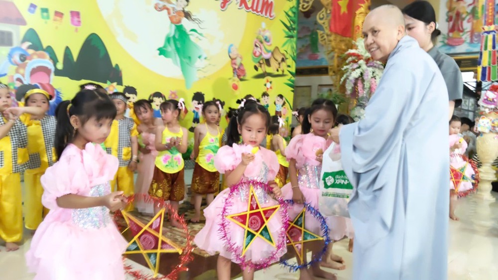 Cà Mau: Chùa Kim Sơn tổ chức “Vui Hội Trăng Rằm” năm 2025 cho 400 thiếu nhi