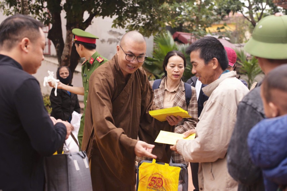 Lan tỏa yêu thương đến bà con vùng thiên tai bão lũ