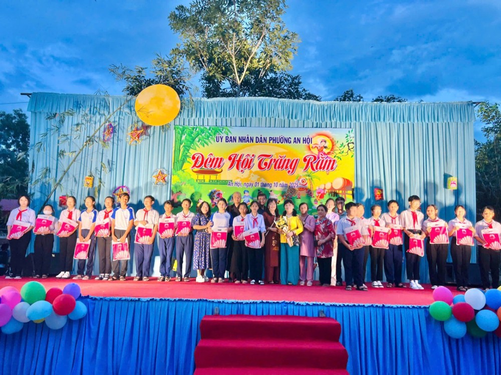 Vĩnh Long: Thượng tọa Thích Trí Hảo cùng nhóm An Lạc (P.An Hội) Trao Tặng 750 Phần Quà Trung Thu lan tỏa tình thương, thắp sáng niềm tin tuổi thơ