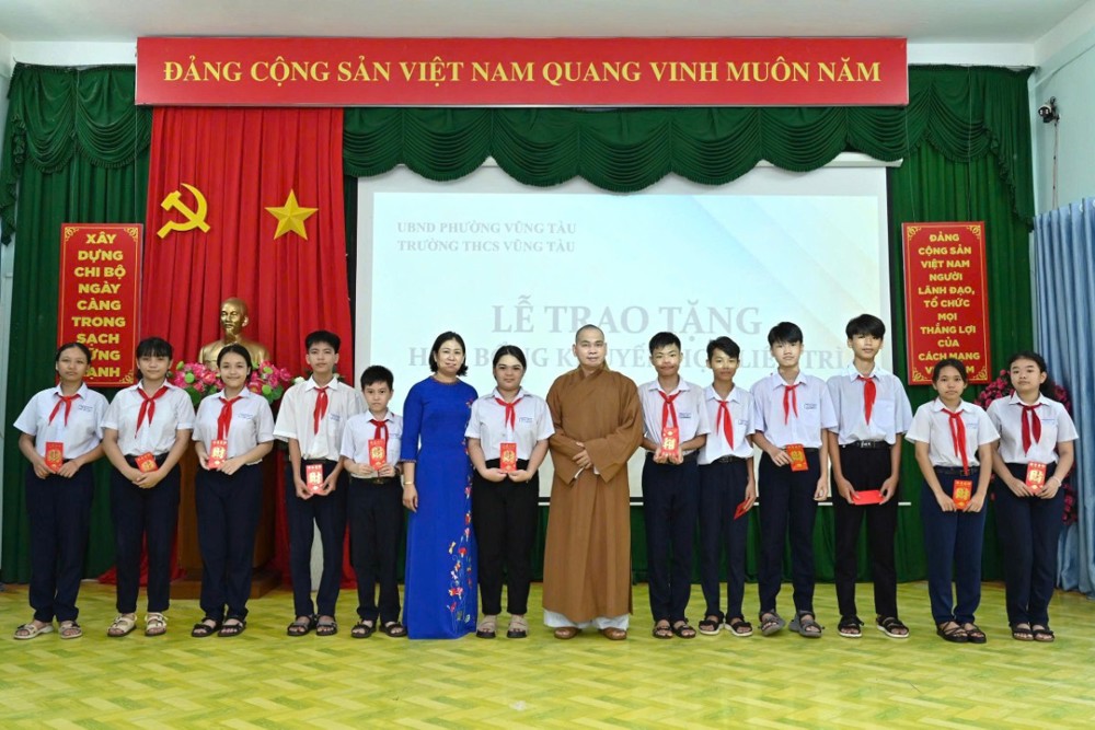 TP.HCM: Chùa Liên Trì trao học bổng tại Trường THCS Vũng Tàu