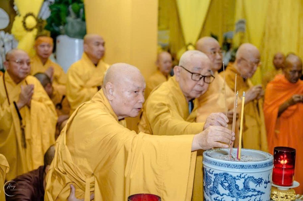 Trung ương Giáo hội viếng tang Trưởng lão Hòa thượng Thích Trí Tịnh