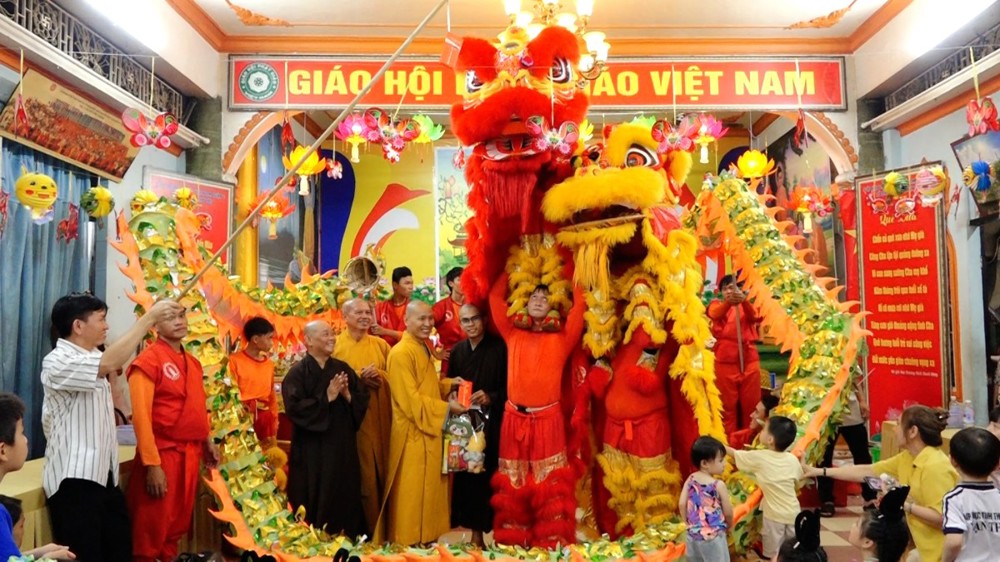 TP.HCM: Tổ đình Chùa Vạn Thọ tổ chức Đêm hội "Vầng trăng Phật hiện" cho thanh thiếu nhi địa phương