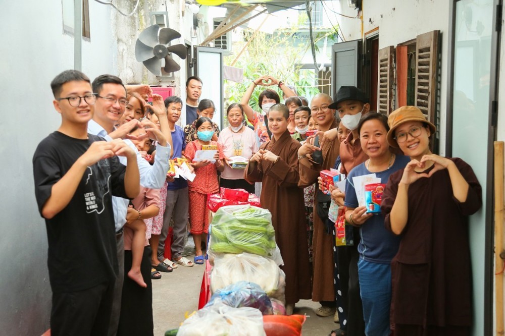 Hà Nội: Ánh trăng tình người tại xóm chạy thận Ngọc Hồi