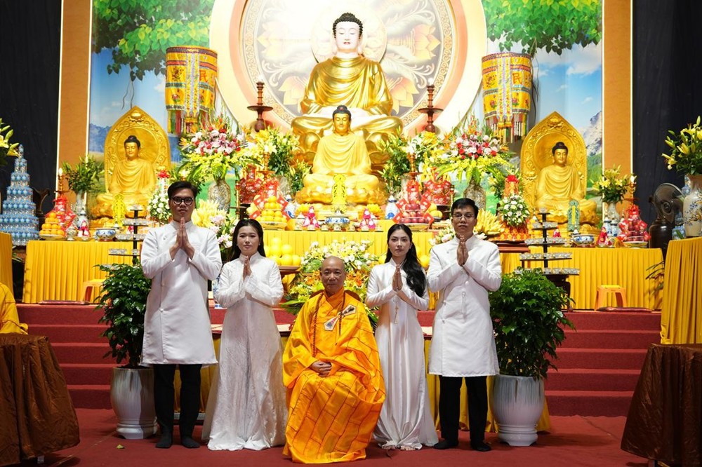 Hà Nội: Ấm áp Lễ hằng thuận cho 2 đôi bạn trẻ tại chùa Bằng