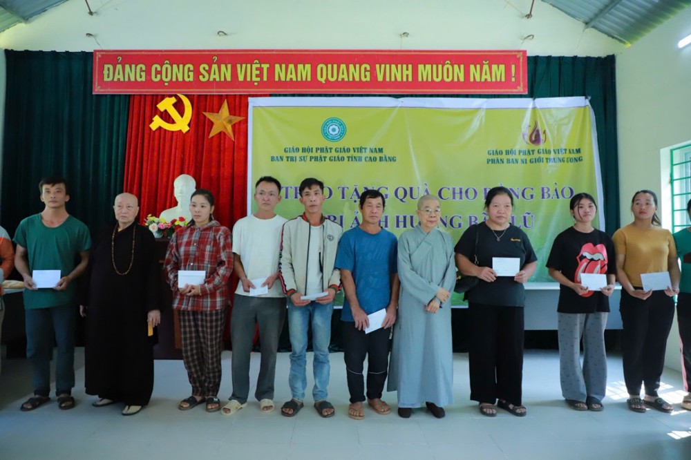 Cao Bằng: Phân ban Ni giới Trung ương tiếp nối hành trình sẻ chia - sưởi ấm vùng cao sau bão