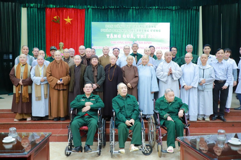 PBNG Trung ương thăm và tặng quà tại Trung tâm điều dưỡng thương binh Kim Bảng và Trung tâm bảo trợ xã hội Hà Nam