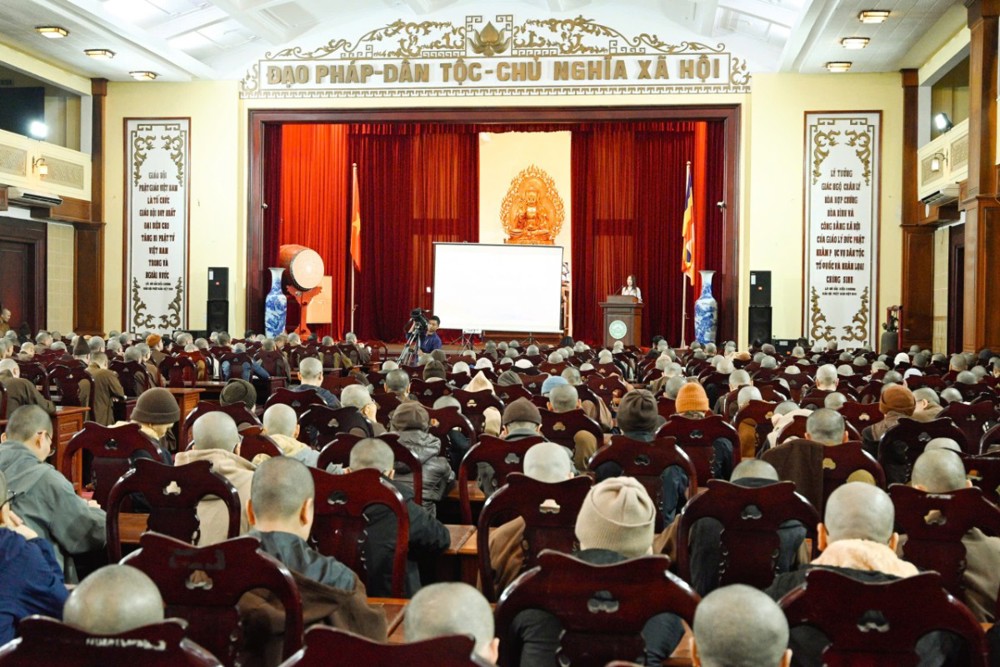 Tăng Ni sinh Học viện Phật giáo Việt Nam tại Hà Nội nghe phổ biến pháp luật về tín ngưỡng, tôn giáo