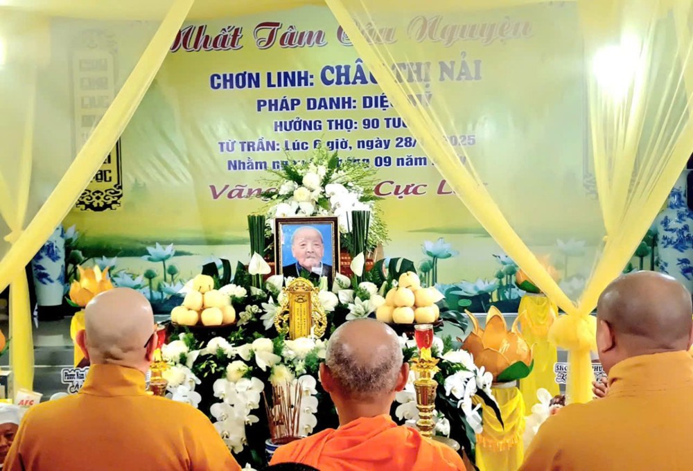 Vĩnh Long: Ban Trị sự GHPGVN tỉnh Vĩnh Long viếng tang lễ Thân mẫu Hòa thượng Thích Trí Minh