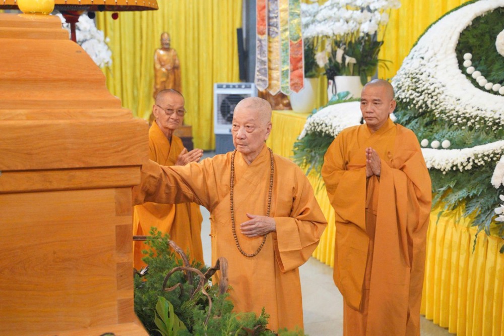 TP.HCM: Đức Pháp chủ GHPGVN viếng tang Trưởng lão Hòa thượng Thích Thiện Tánh