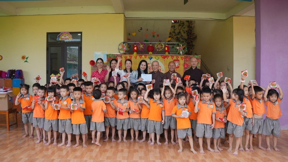 Hà Tĩnh: Vui Trung Thu cùng các em thiếu nhi