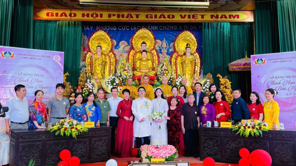 Ninh Bình: Trang nghiêm lễ Hằng Thuận cho đôi Phật tử trẻ tại chùa Hồng An