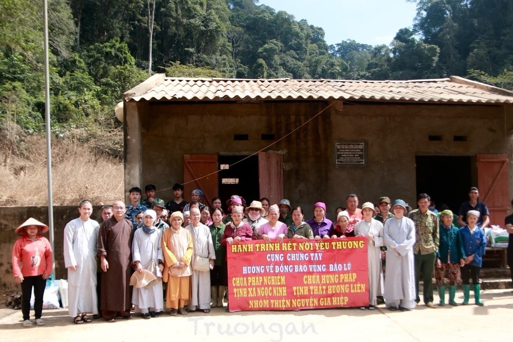 ĐăkLăk: NPĐ Pháp Nghiêm cùng các tự viện, nhóm thiện nguyện thăm và hỗ trợ các tỉnh phía Bắc sau cơn bão số 11