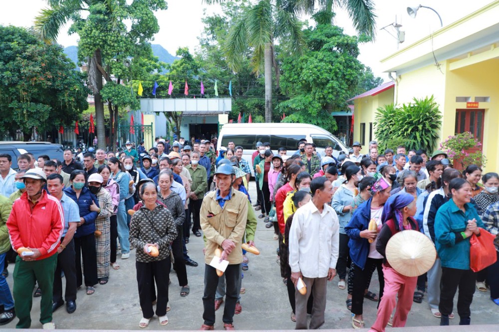 Lạng Sơn: Tiếp tục hành trình cứu trợ bão lũ của Phân ban Ni giới Trung ương