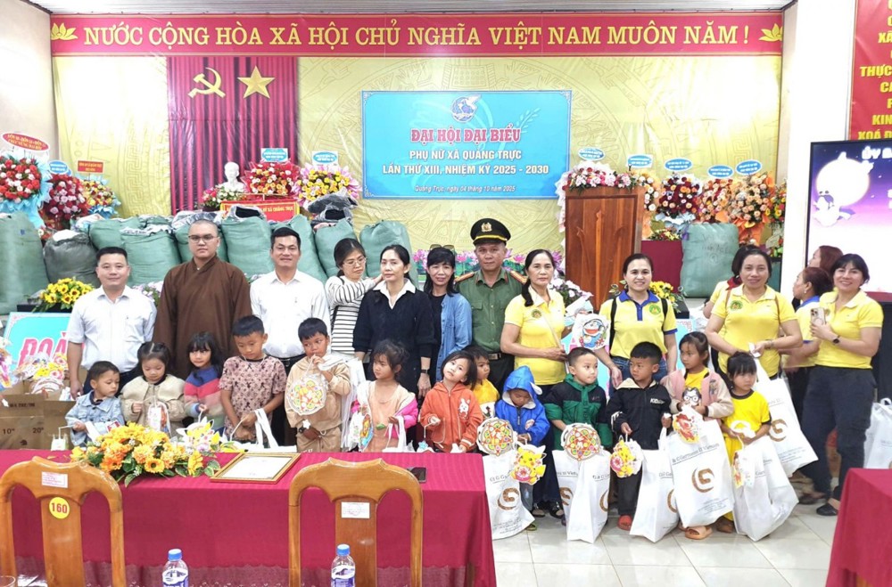 Lâm Đồng: Chùa Pháp Hoa trao hơn 2000 phần quà Trung thu đến các em thiếu nhi tại nhiều địa phương