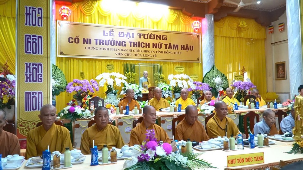 Đồng Tháp: Chùa Long Tế tổ chức lễ Đại tường cố Ni trưởng Thích Nữ Tâm Hậu và trao quà từ thiện