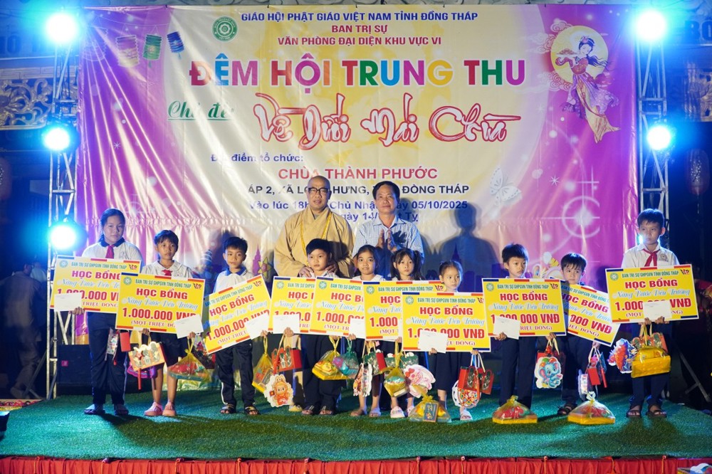 Đồng Tháp: Phật giáo Khu vực VI tổ chức Vui hội Trăng rằm – Trao 1000 phần quà và học bổng cho các em thiếu nhi