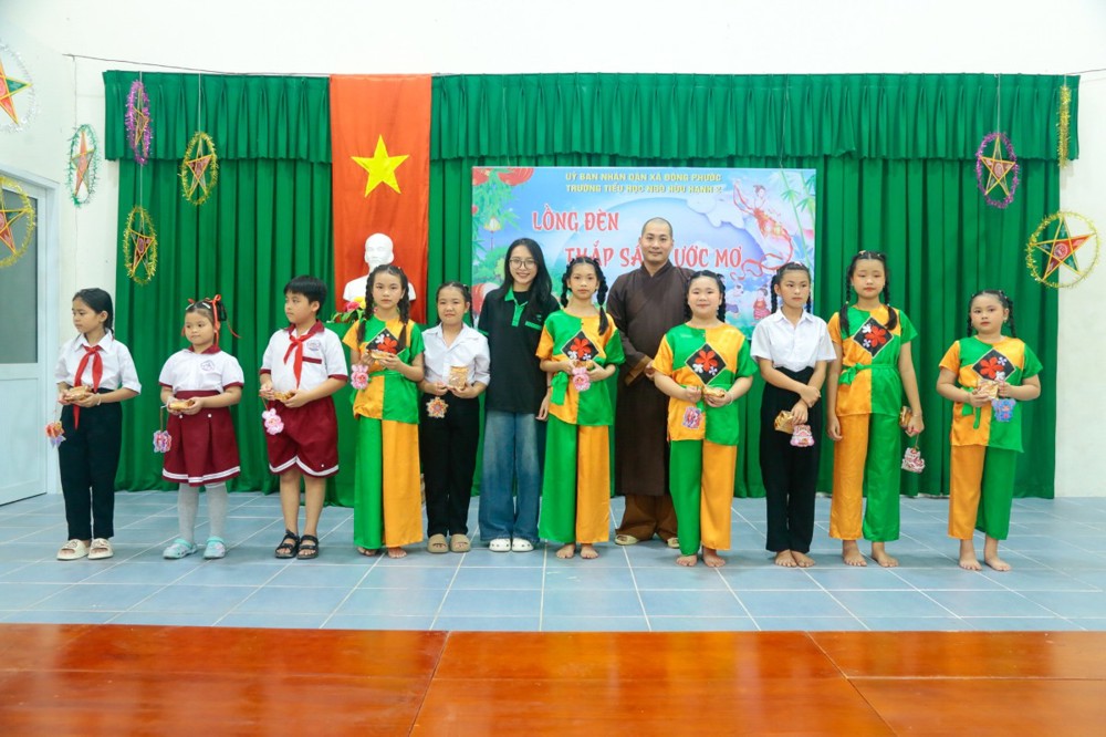 Cần Thơ: Chùa Ngọc Thiên tổ chức trao hơn 800 phần quà Trung thu cho 2 Trường học tại địa phương