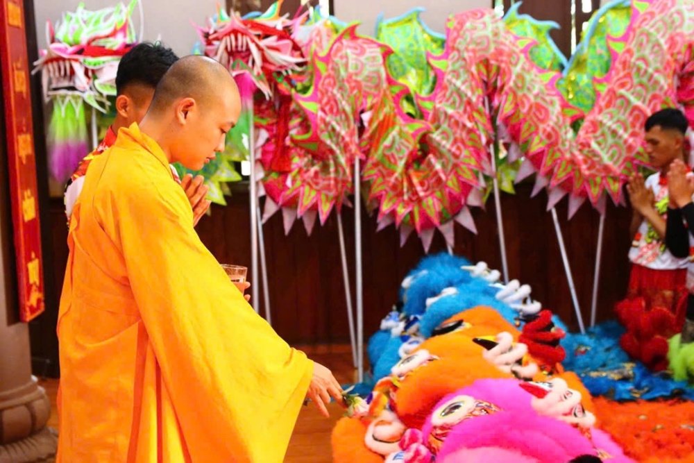 Quảng Phú: Khai quang điểm nhãn đoàn Lân Hiếu Trung đường và trao 100 phần quà Trung thu tặng Thiếu niên Nhi đồng tại chùa Hoa Nghiêm