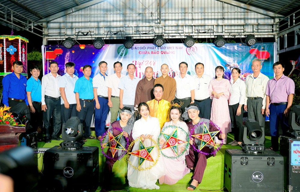 An Giang: Chùa Bảo Quang tổ chức “Đêm Hội Trăng Rằm”, trao tặng 480 phần quà cho thiếu nhi