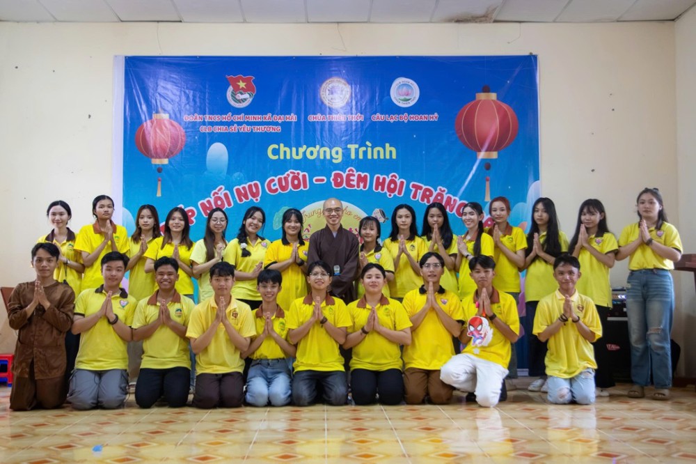 Cần Thơ: CLB Hoan Hỷ tổ chức tết Trung thu cho học sinh nghèo hiếu học 2025