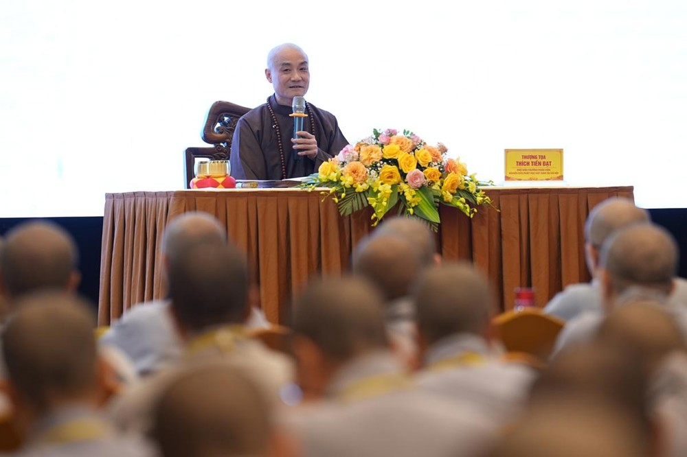 TT. Thích Tiến Đạt chia sẻ chủ đề "Xuất gia và truyền giới của Ni chúng" tại Khóa Bồi dưỡng Luật học và Kỹ năng Trụ trì