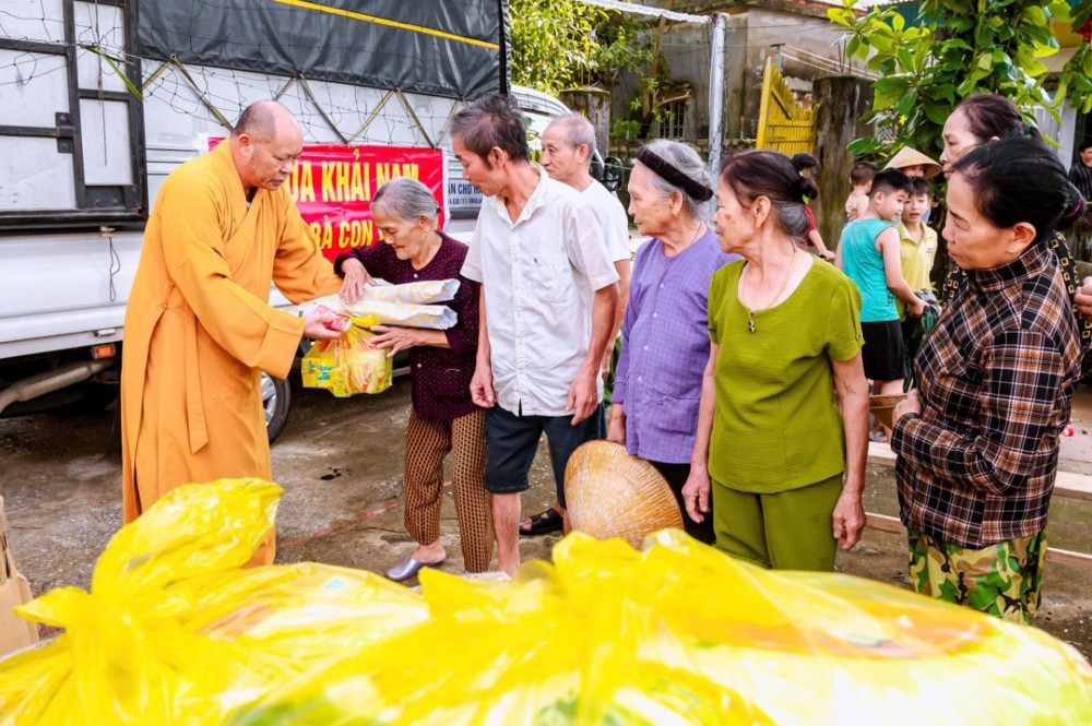Thanh Hóa: Ban Trị sự Phật giáo tỉnh đồng hành, chia sẻ khó khăn cùng bà con vùng lũ