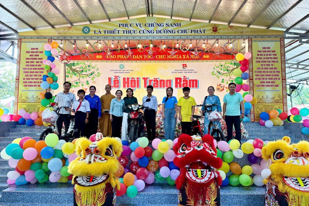 Đồng Tháp: Chùa Phước Quang tổ chức Chương trình Lễ hội trăng rằm cho các em thiếu nhi, học sinh 
