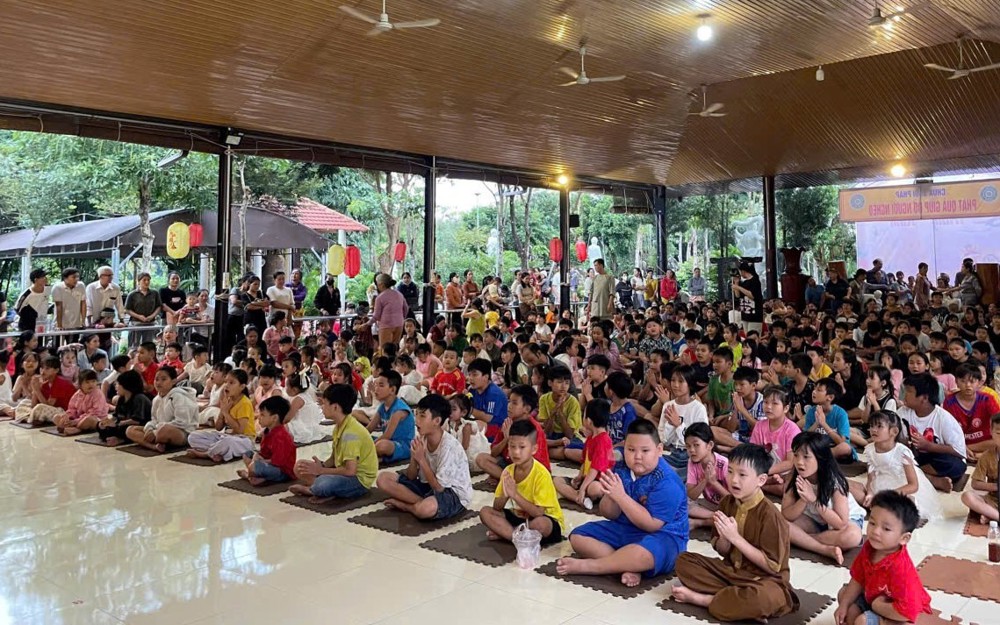 Tây Ninh: Chùa Suối Pháp tổ chức Trung thu trao 700 phần quà cho thiếu nhi