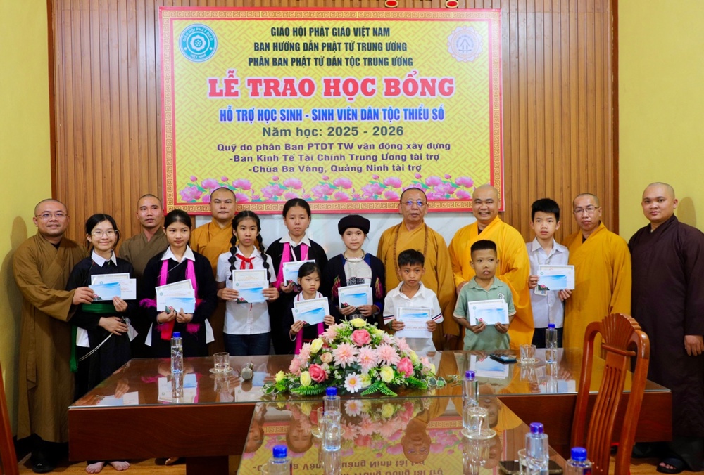 LÀO CAI: Nâng Bước Ước Mơ – Phân ban Phật tử Dân tộc TƯ Trao Học Bổng tại xã Bảo Thắng