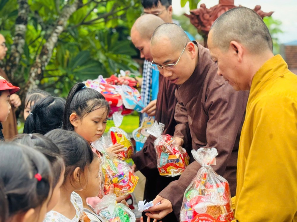 Đắk Lắk: Ban Từ thiện Xã hội và hành trình mang “Trăng Rằm yêu thương”