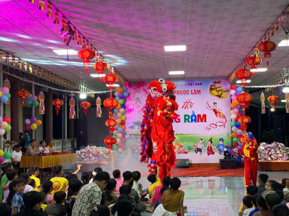 Đồng Tháp: Tổ đình Phước Lâm tổ chức “Đêm hội Trăng rằm” – thắp sáng niềm tin cho các em thiếu nhi