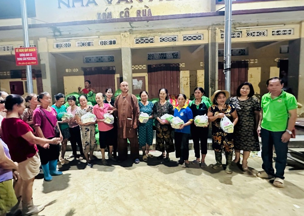 Tấm lòng từ bi hướng về vùng lũ – Sư thầy Thích Đức Hoà tiếp tục hành trình trao quà cứu trợ tại tỉnh Thái Nguyên