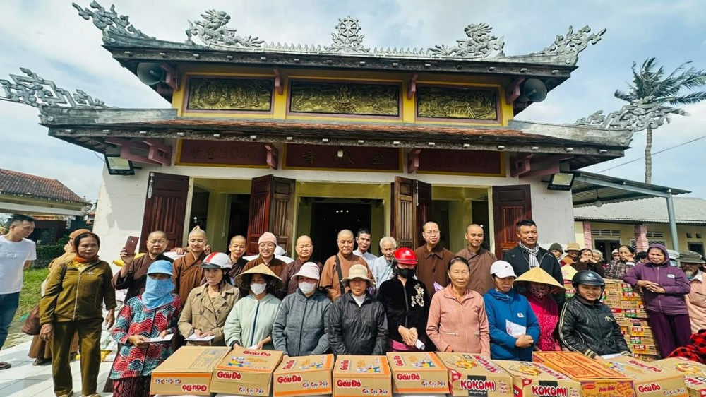 Ban Từ thiện Phật giáo tỉnh Hưng Yên - Hà Tĩnh hướng về miền Trung ruột thịt 