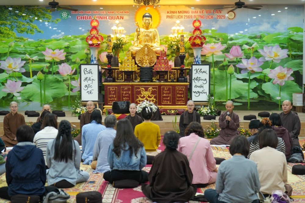 Khóa tu “Khơi thông suối nguồn 2025” tại chùa Đình Quán, Hà Nội.